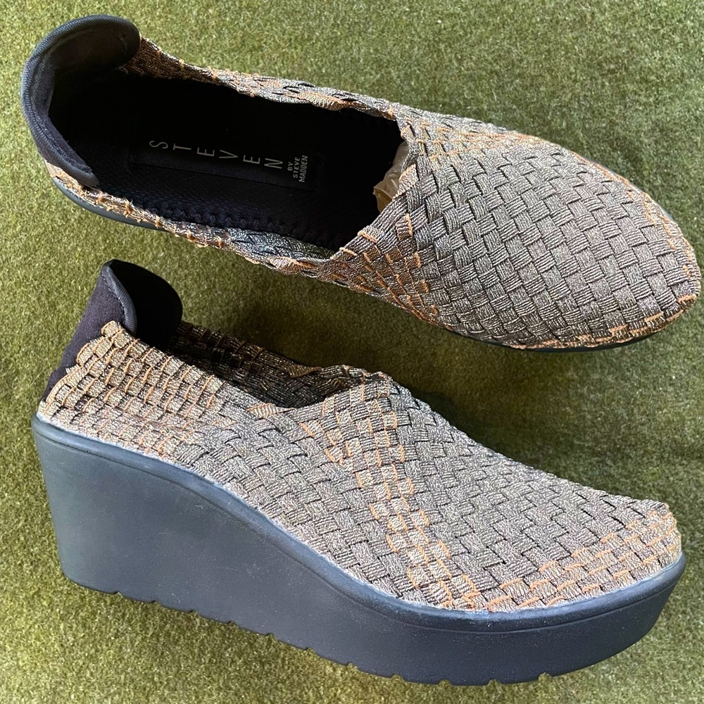 Steve Madden Betsi Woven Wedge Slip On Platform Sandal Black&Bronze/Gold